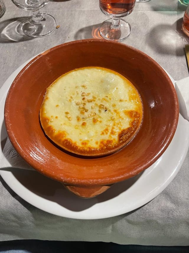 Caciocavallo alla griglia con miele e granella di nocciole - Agriturismo Azzarone