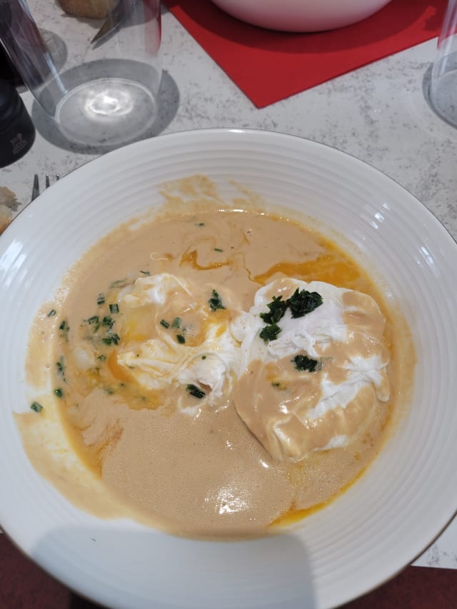 Oeufs pochés, sauce à l'Epoisses - Le Vendome, Dijon