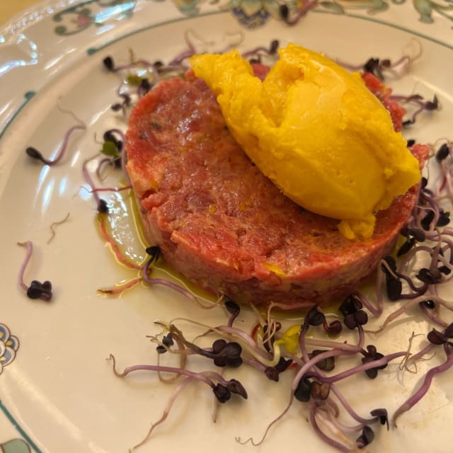 tartare di manzo con sorbetto al mango - Da Checco Al Calice d'Oro