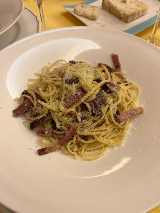 Tonnarelli con guanciale croccante carciofi e pecorino - Da Checco Al Calice d'Oro