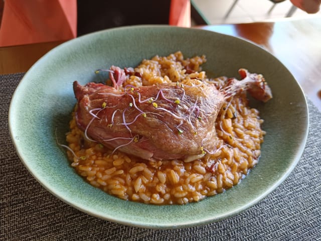 Confitado De Pato Com Arroz De Enchidos  - Onofre, Cascais