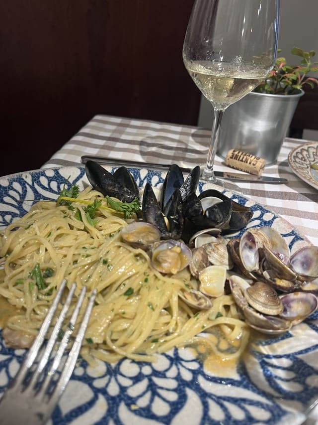 tagliolino limone e frutti di mare - Brigida Cucina Napoletana, Naples