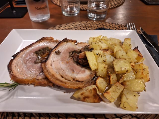 Porchetta di maialino al forno - Osteria Il Vignale, La Spezia