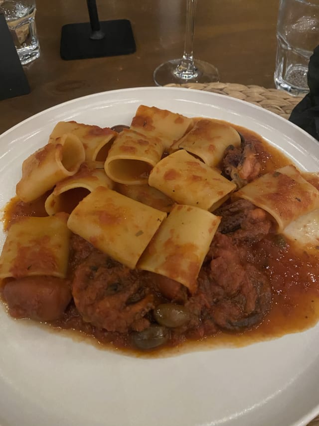 Paccheri al sugo di moscardini - Osteria Il Vignale, La Spezia