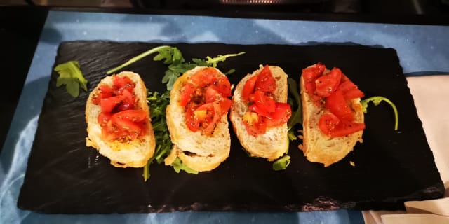 Bruschetta con pomodorini - La Locanda