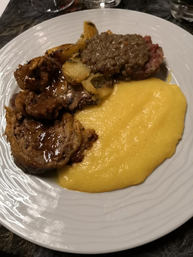 Coniglio in Umido Con Polenta - Trisapori