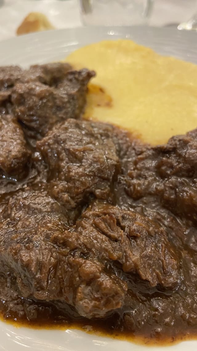 Pastissada Di Caval Con Polenta  - Trisapori