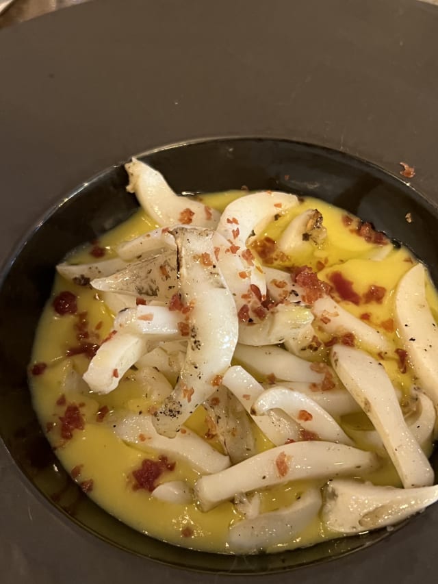 Seppie, crema di patate e jamon serrano croccante - Osteria Moderna