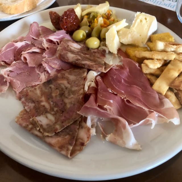 Antipasto della casa - L'Osteria Del Ponte