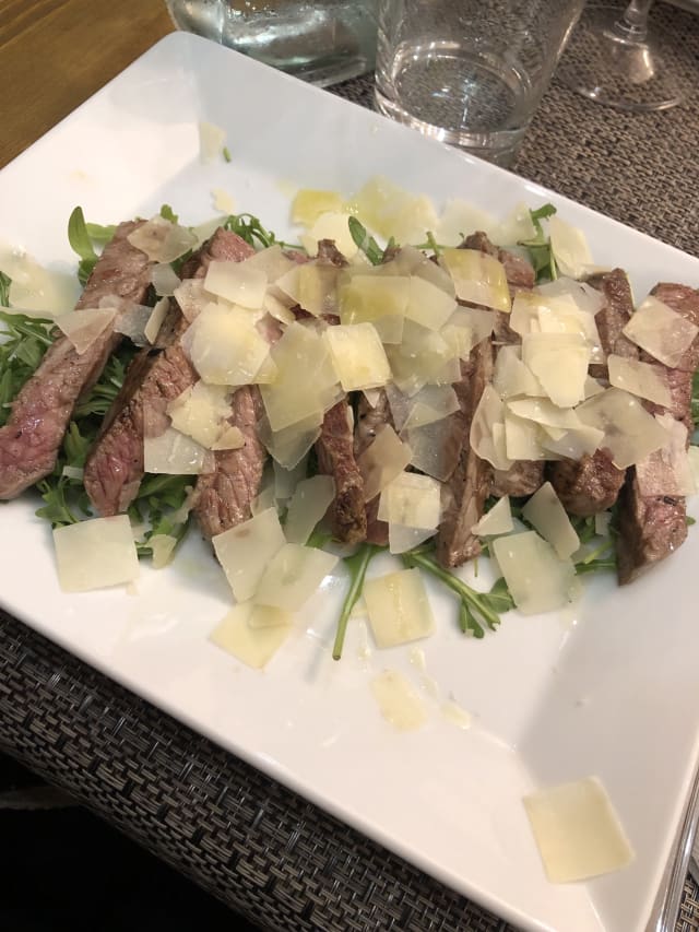 TAGLIATA DI MANZO CON RUCOLA E GRANA - Locanda Pisani All'uscio, Pisa