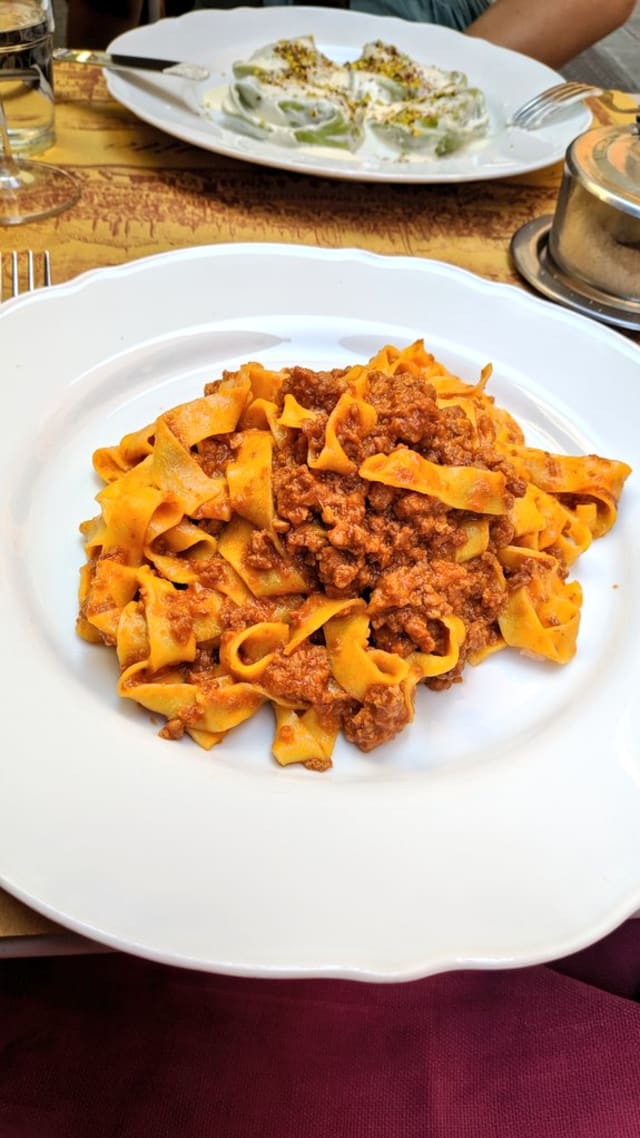 TAGLIATELLA AL RAGU - Va Mo Lá