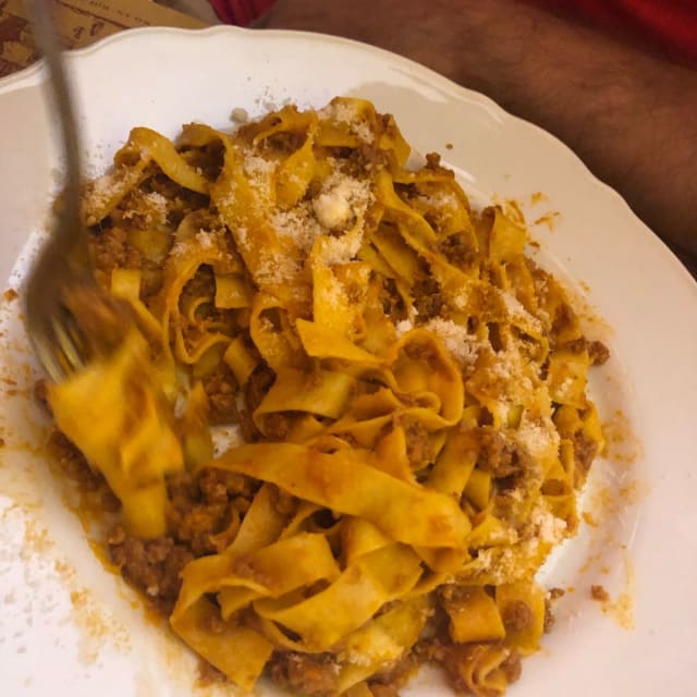 TAGLIATELLE AL RAGU' - Va Mo Lá, Bologna