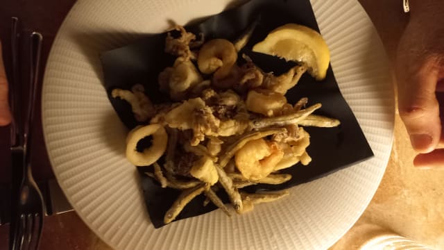 Fritto di calamari, gamberi e latterini - Terrazza Laurus, Gallipoli