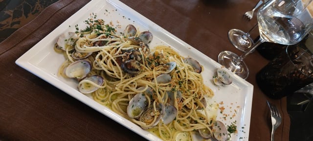 Spaghetti Con Vongole E Bottarga - Ristorante da Marco