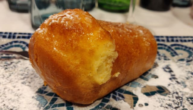 Babà napoletano  - Vinecò Cucina: Cultura e Passione, Naples