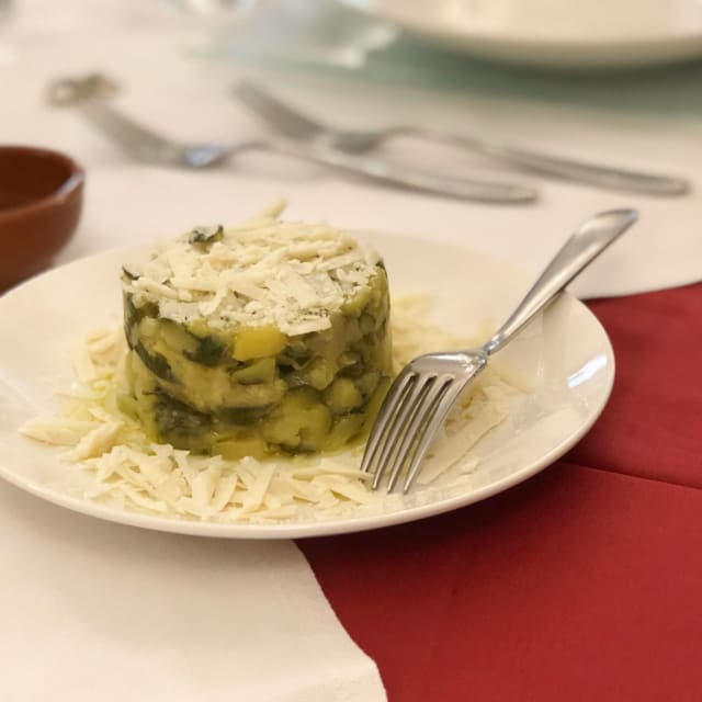 tortino patate e zucchine con sesamo nero e ricotta salata - Taverna Ducale