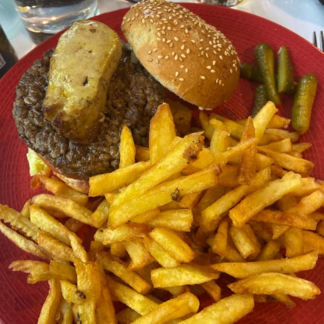 Burger black angus foie gras poêlé frites maison - Miam