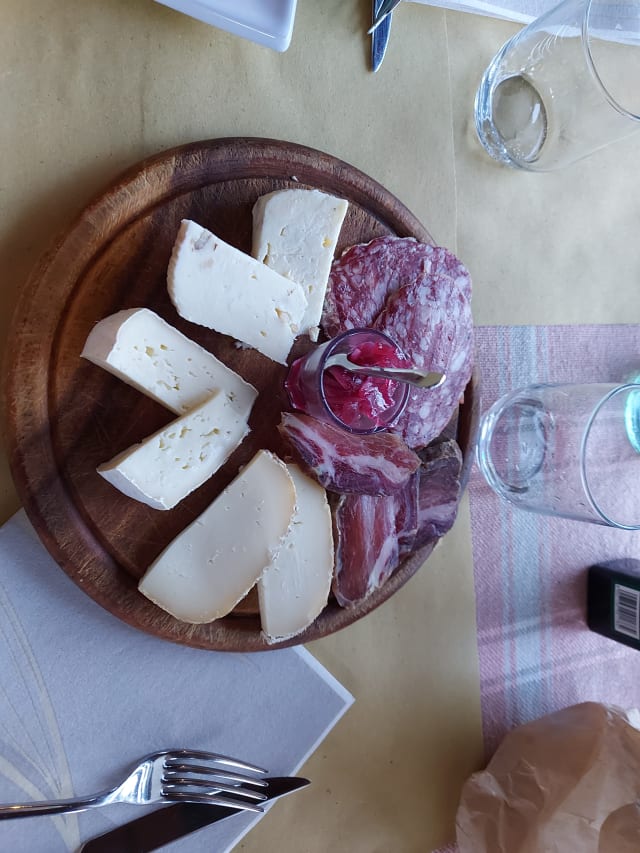 Degustazione di salumi e formaggi tipici - Pizzeria CO.RI, Menaggio