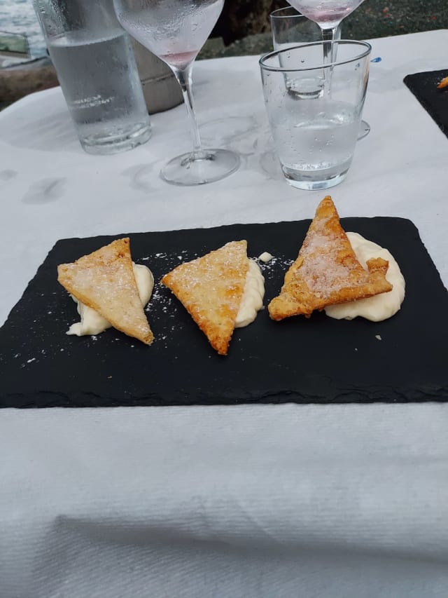 Millefoglie scomposta con crema chantilly - Cala Torcida, Varazze