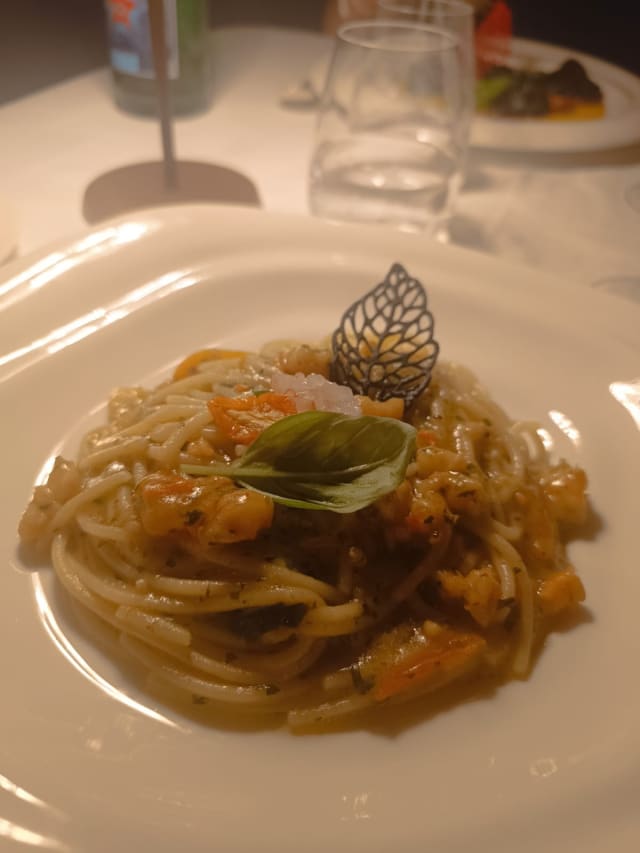 Spaghetti Artigianali Premiato Pastificio “Vicidomini “ ai Gamberi Viola*, con Limone Bio, Pomodori Gialli e Basilico di Pra’ - Giotto al Bristol Palace