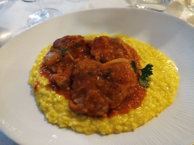 ossobuco di vitello con risotto alla milanese - Trattoria San Bernardo, Morimondo