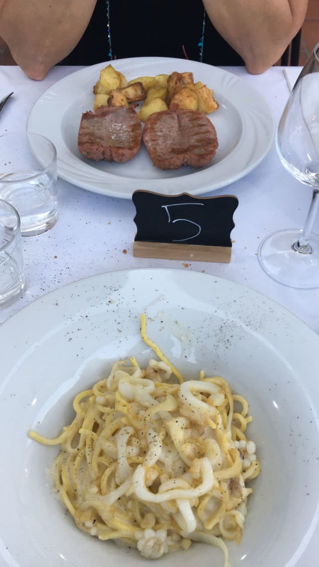 Spaghetto cacio, pepe e tagliatelle di seppia - Ristorante pizzeria scegli te