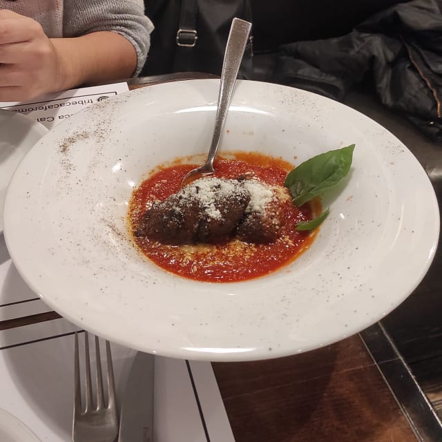 Polpette di melanzane con salsa al pomodoro e pecorino - Tribeca Roma, Rome