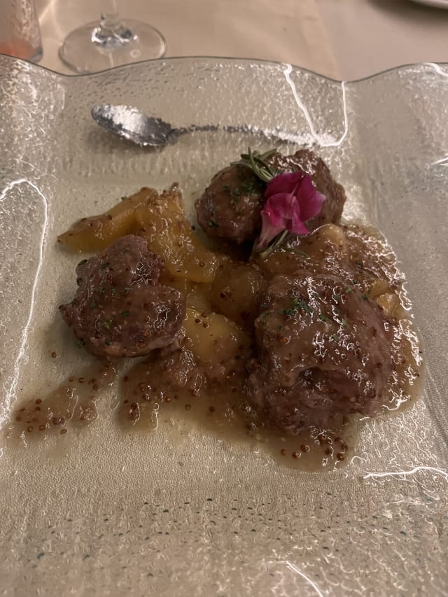 Meloso de cerdo ibérico con miel y mostaza y manzana - Edelweiss - La Garriga