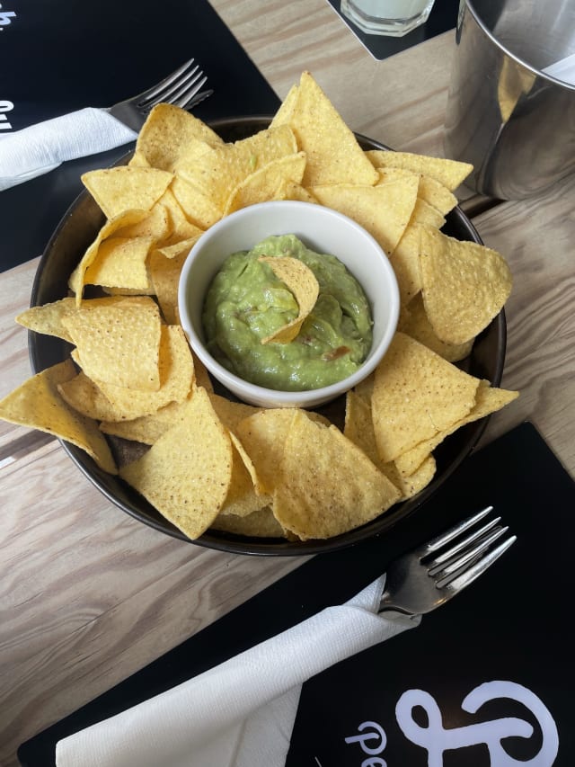 Nachos com guacamole - B Perfect Burgers