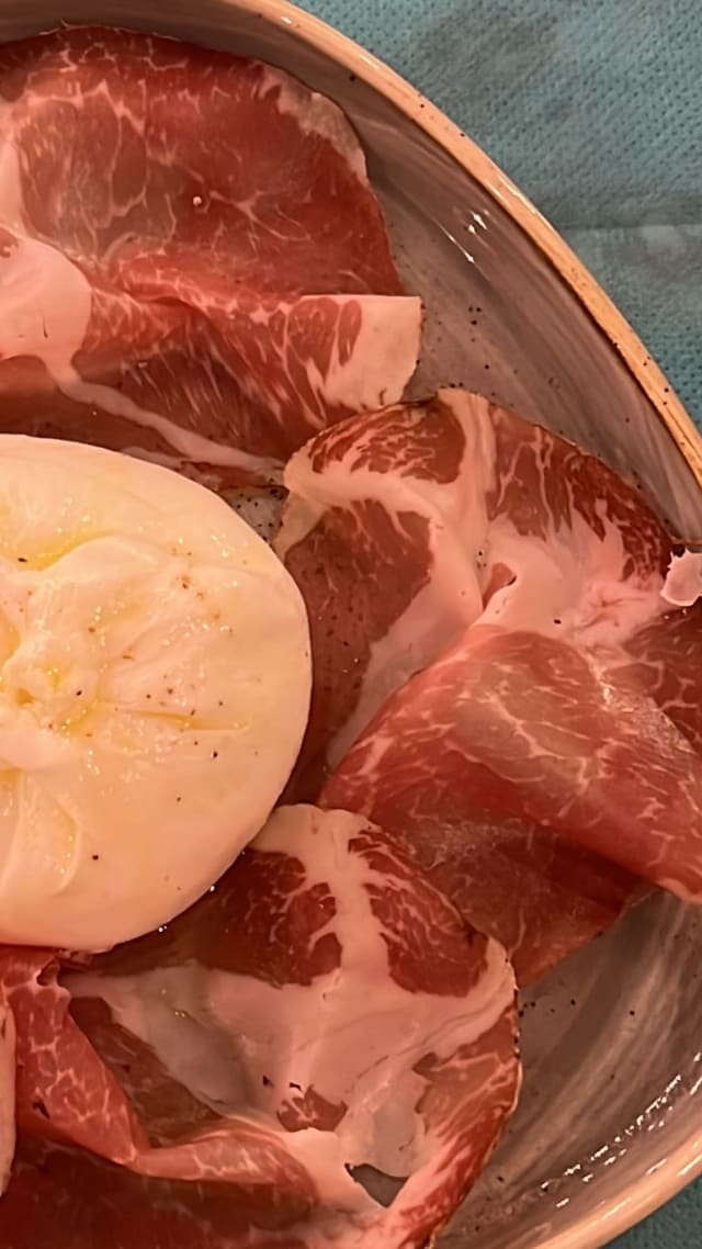 Burrata e Capocollo di Martina - Sensi Di Vino, Polignano A Mare