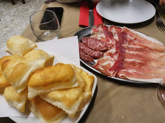 Antipasto di torta fritta e salumi - Osteria -Trattoria Bellaria, Salsomaggiore Terme