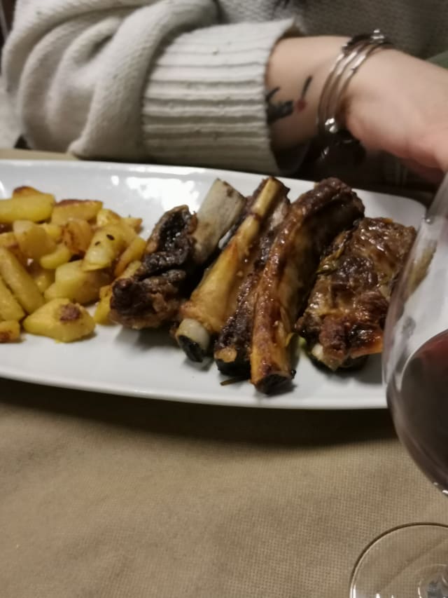 Costine al forno con patate - Osteria -Trattoria Bellaria