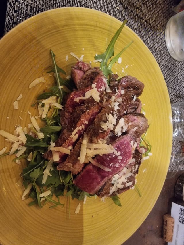 Tagliata di Manzo,Rucola,Pecorino di Pienza - Il Cavallino Bianco