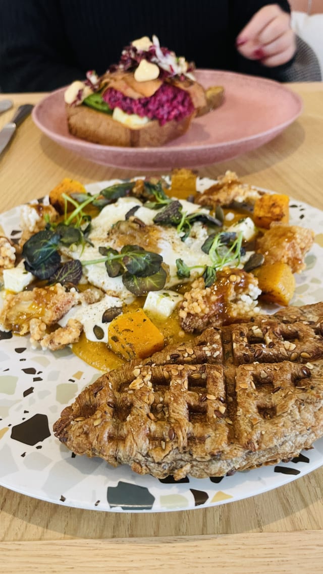 Chicken-pumpkin mill waffle - Mood Brunch, Barcelona