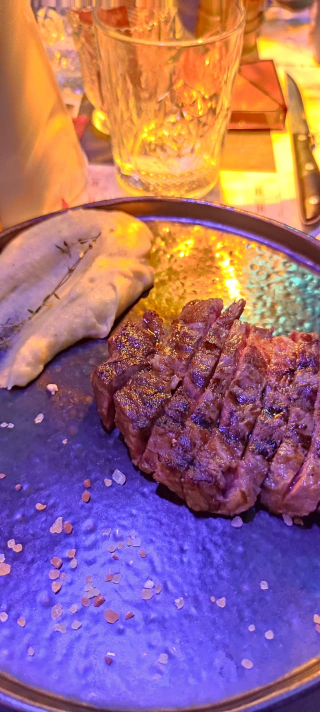 Tagliata al naturale di cuberoll di angus con olio evo, sale maldon servito con purea di patate gialle - Liberty Bon Bistrot, Vasto