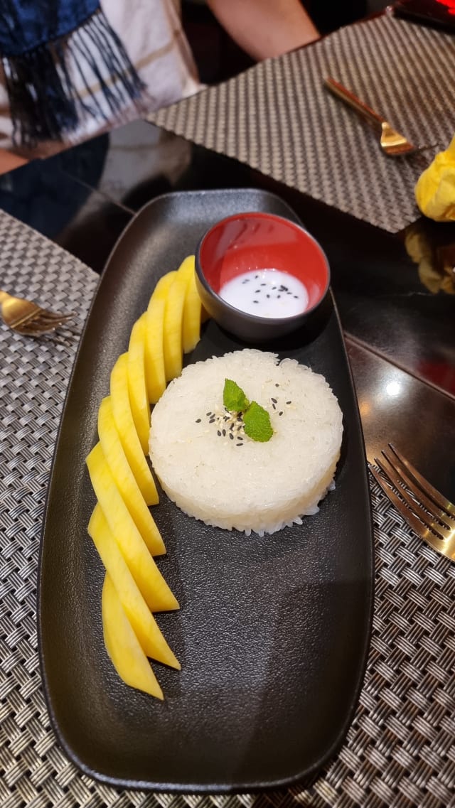 Coconut milk rice with fresh mango - Piment thaï 21, Paris