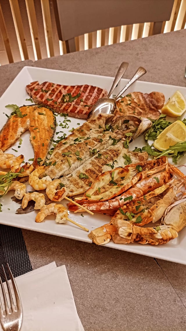 Grigliata mista di pesce per 2 persone - Il Molo di via mincio