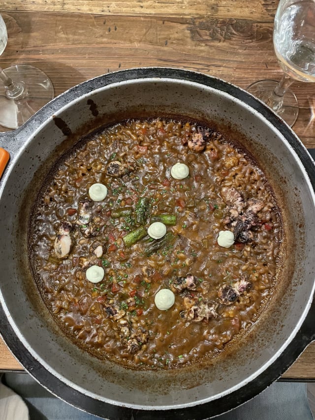 Arroz Con Choquitos, Espárragos Trigueros Y Mayonesa De Hierbas - Louro, Barcelona