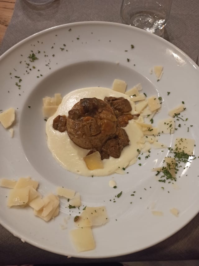 Flan ai porcini, porcini spadellati, scaglie di grana - Al Marmo, Genoa