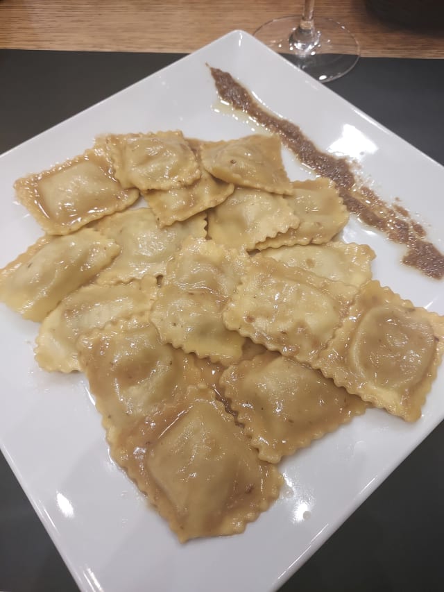 Ravioli al cardo gobbo di nizza al profumo di bagna cauda - Al Marmo, Genoa