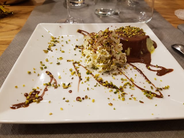 Panna cotta allo zabaglione con cioccolato fondente e panna - Al Marmo, Genoa