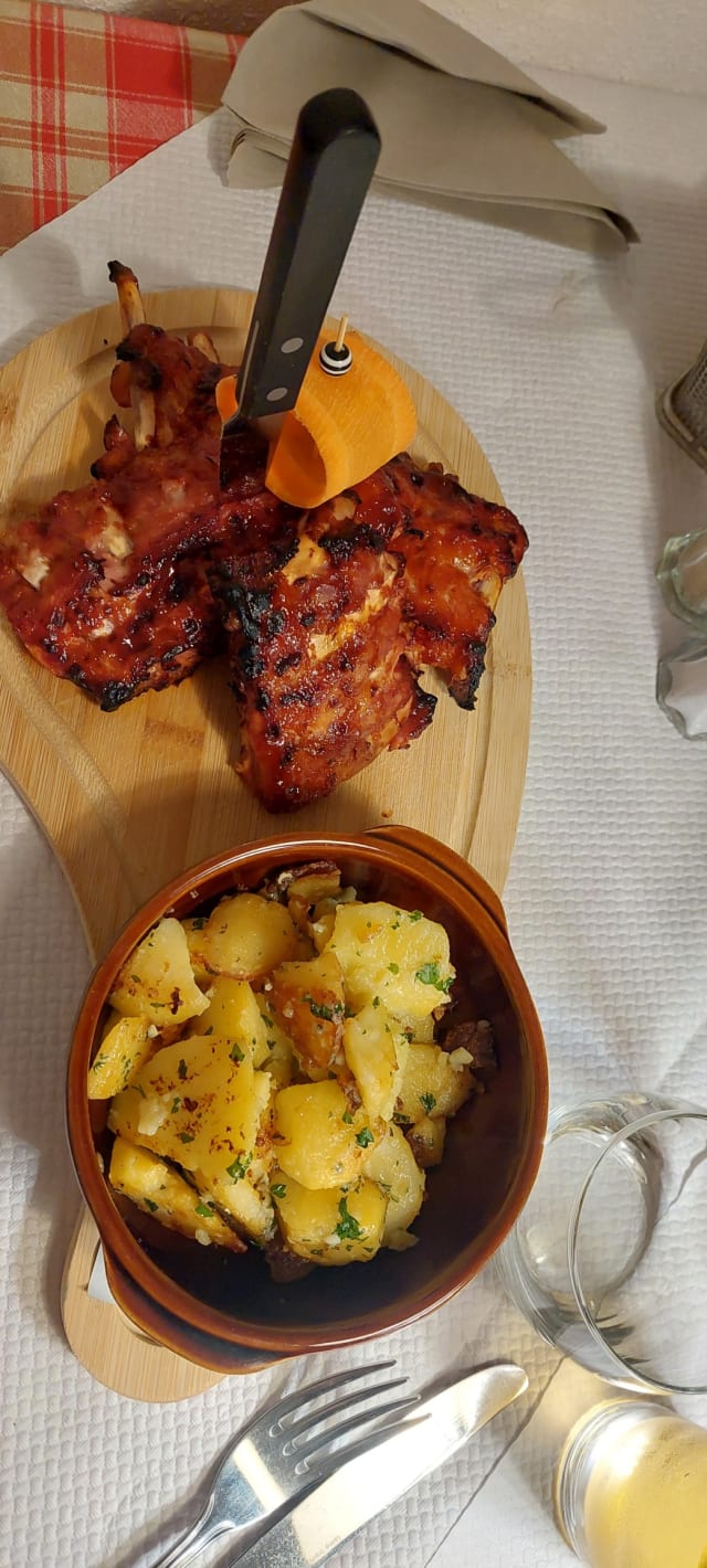 Spareribs, pommes sautées - Aux Trois Oies