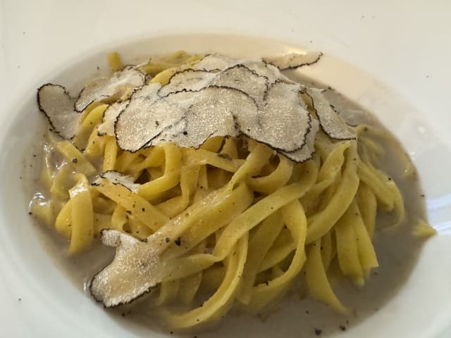 tagliatelle alla crema di tartufo e tartufo fresco  - Anticofurlo