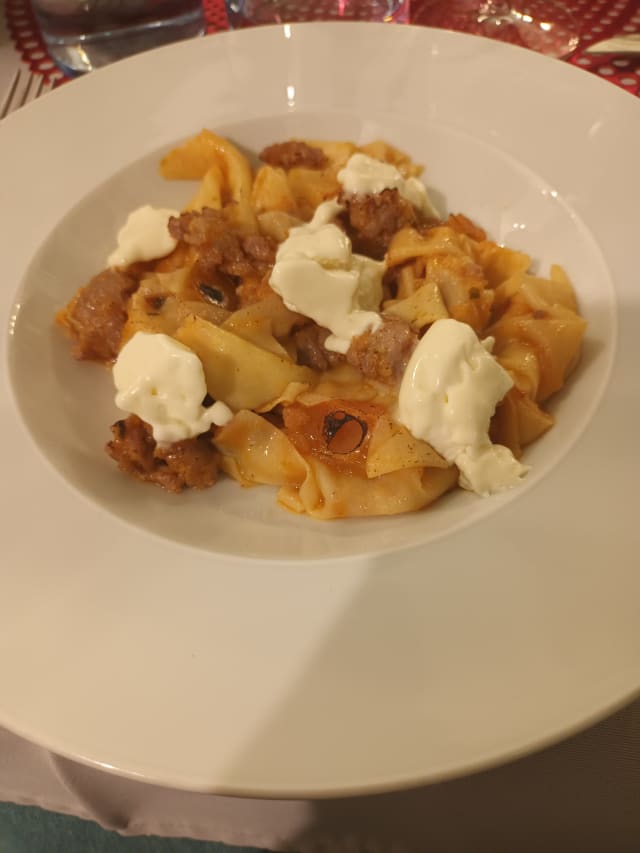 LASAGNETTE PIEMONTE ESTIVE, SALSICCIA DI BRA, POMODORO CUORE DI BUE, BESCIAMELLA,  FORMAGGETTA ROCCAVERANO - Marconi Bistrot