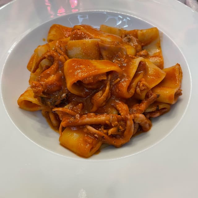 CALAMARATA, CALAMARETTI E TONNO FRESCHI, SUGO DATTERINI, LEGGERMENTE PICCANTE  - Marconi Bistrot, Alessandria