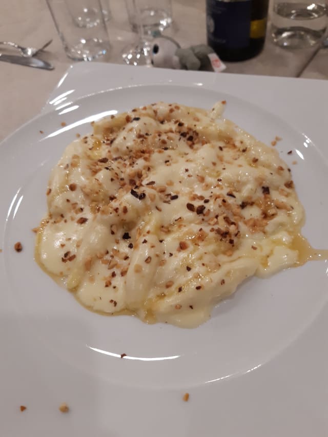 gnocchetti valvararaita e fonduta di castelmagno nocciole e miele - Ricomincio da Tre