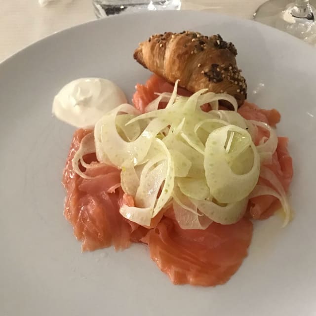 salmone marinato, insalata di finocchi e croissant salato - Ricomincio da Tre