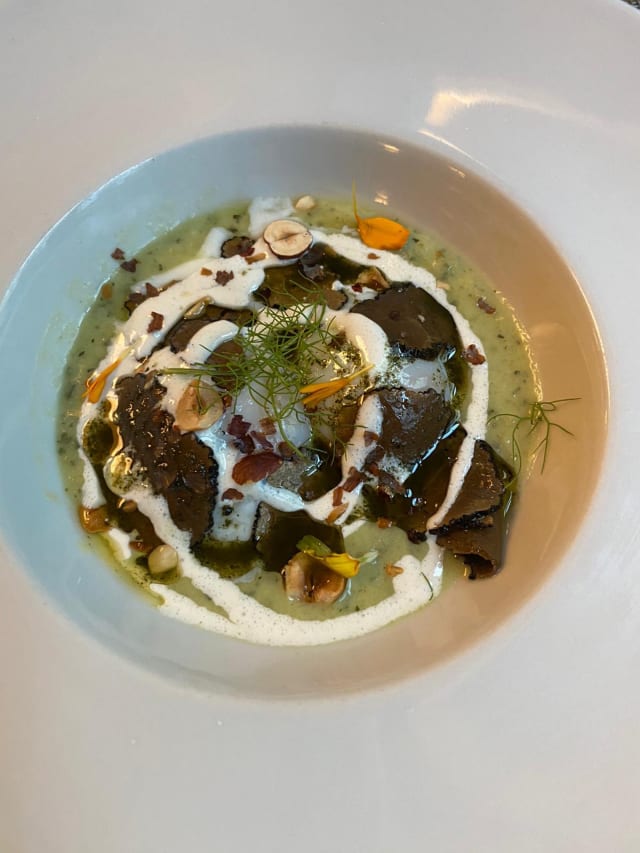 UOVO 63 CON CREMA DI ZUCCHINE, FONDUTA VEG,NOCCIOLE, TARTUFO NERO - Ora