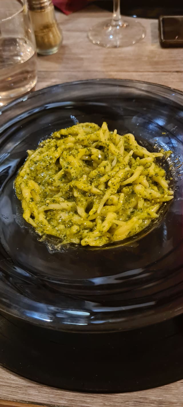 trofie al pesto con basilico dop di Pra' - La Pietra, Genoa