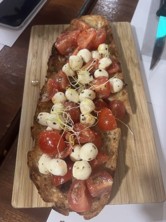 Bruschetta caprese - Chefe Guiga Restaurant Steakhouse, Lisbon